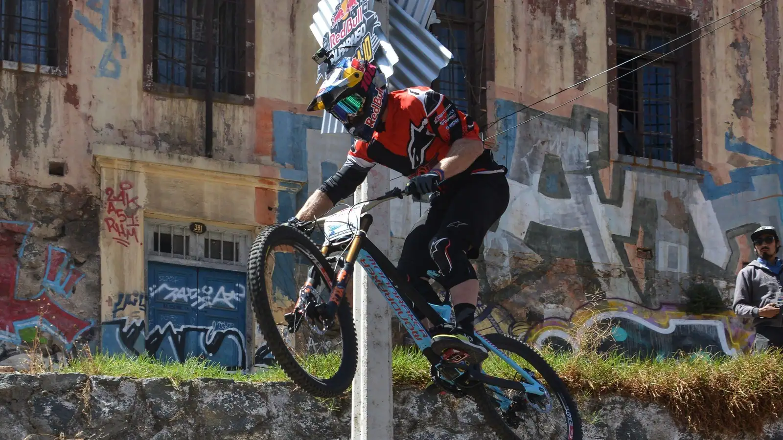 Brook Macdonald — Valparaíso Cerro Abajo 2018 · urban DH